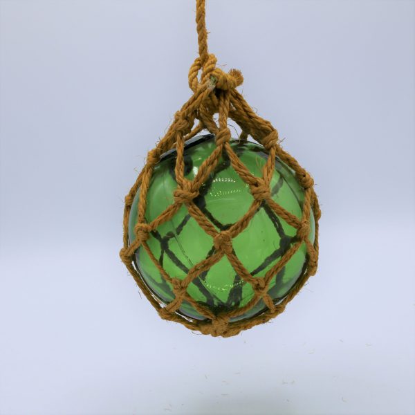 Vintage glazen bol in macramé